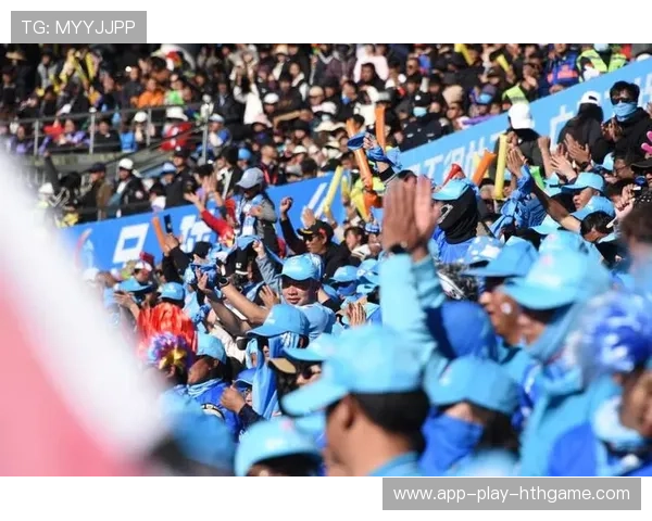 球迷热情助威,主场氛围空前火爆